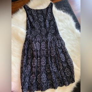 ❣️Juniors Black&White Print HOLIDAY Dress NWOT SIZE XS❣️